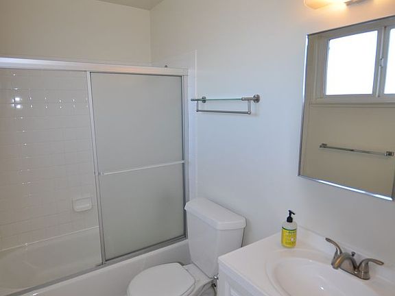 5th image of 812 Bayswater Ave APT 2