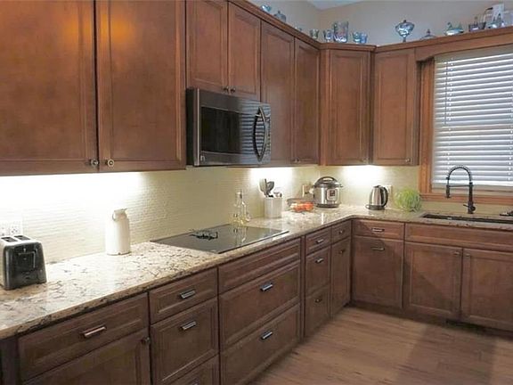 4th image of 1108 N Main St