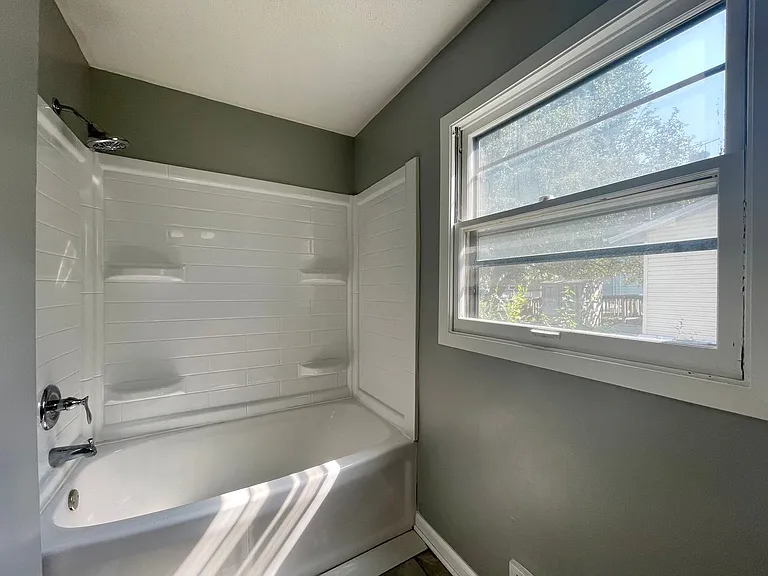 249 Winifred St E — Photo 13