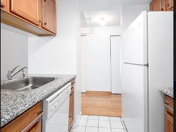 5th image of 350 W 50th St APT 5FF