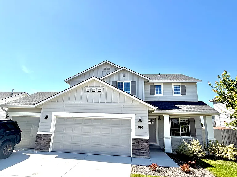 659 W Wolf Willow — Photo 1