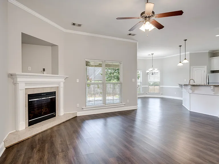 812 Paisley Ln — Photo 5