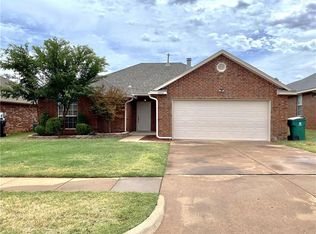 12512 SW 14th St, Yukon, OK 73099
