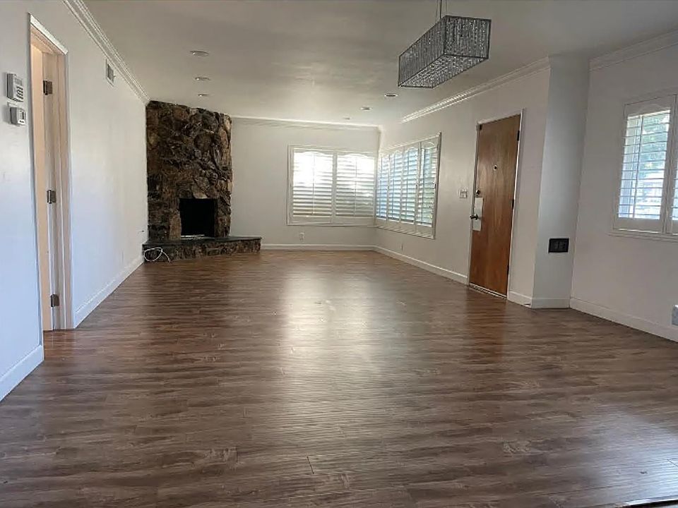 2nd image of 508 W Slauson Ave