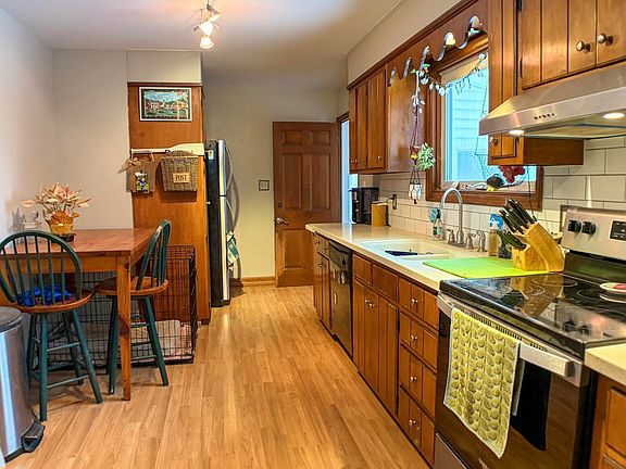 3rd image of 9 Lenker Ave