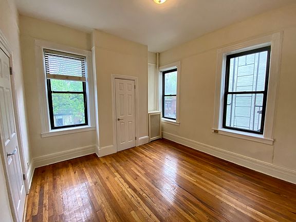3rd image of 3104 33rd St APT 3B