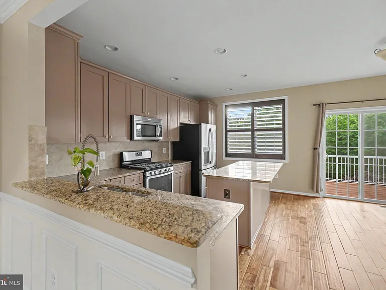 23108 Sunbury St — Photo 14