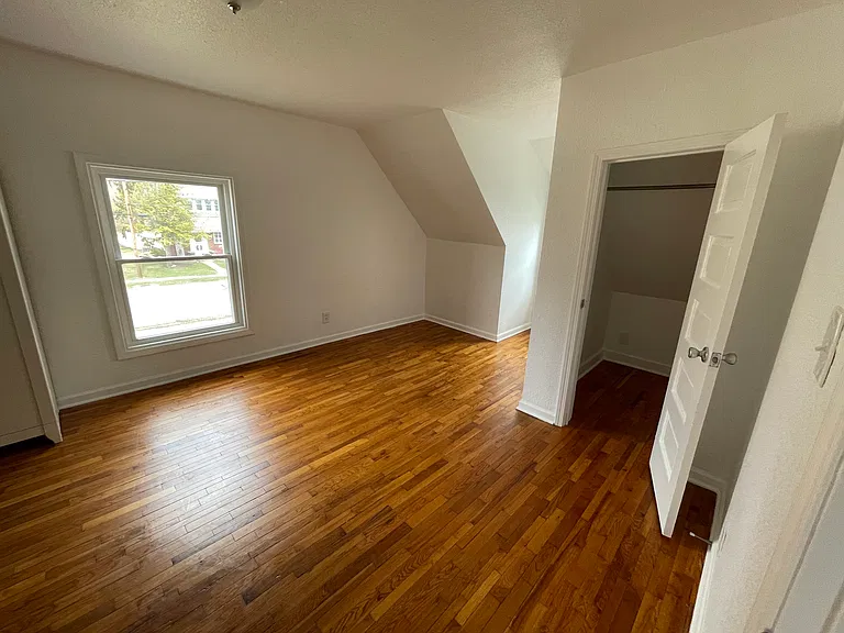 1041 W Temperance Rd — Photo 8