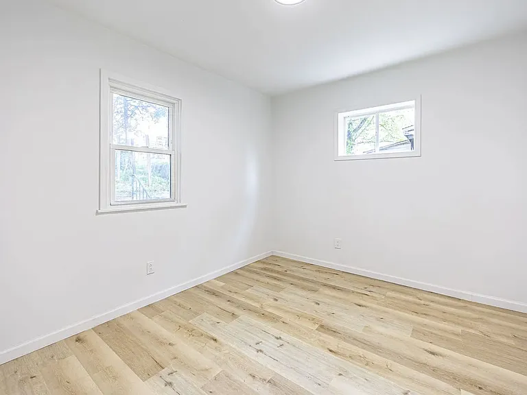 1922 Kenneth Ave — Photo 12