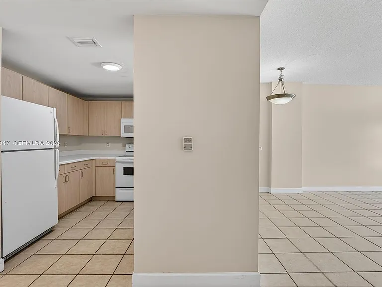50 Menores Ave #507 — Photo 2