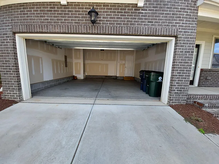 205 Hensley Oak Way — Photo 2