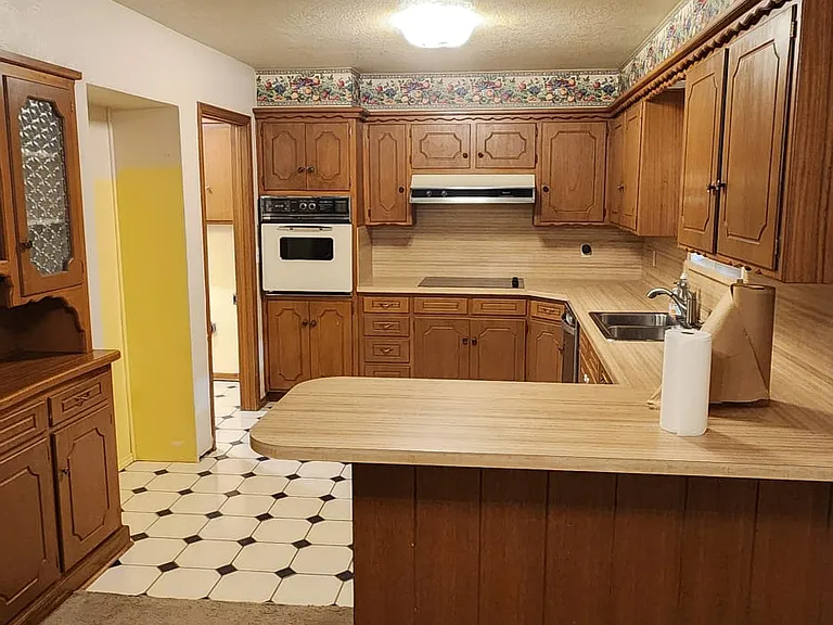 7916 Duane Dr — Photo 2