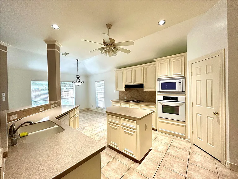 2627 Havencrest Dr — Photo 7