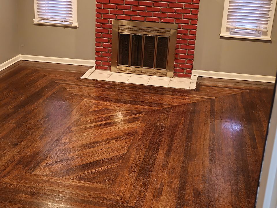 Large Livingroom with hardwood floors