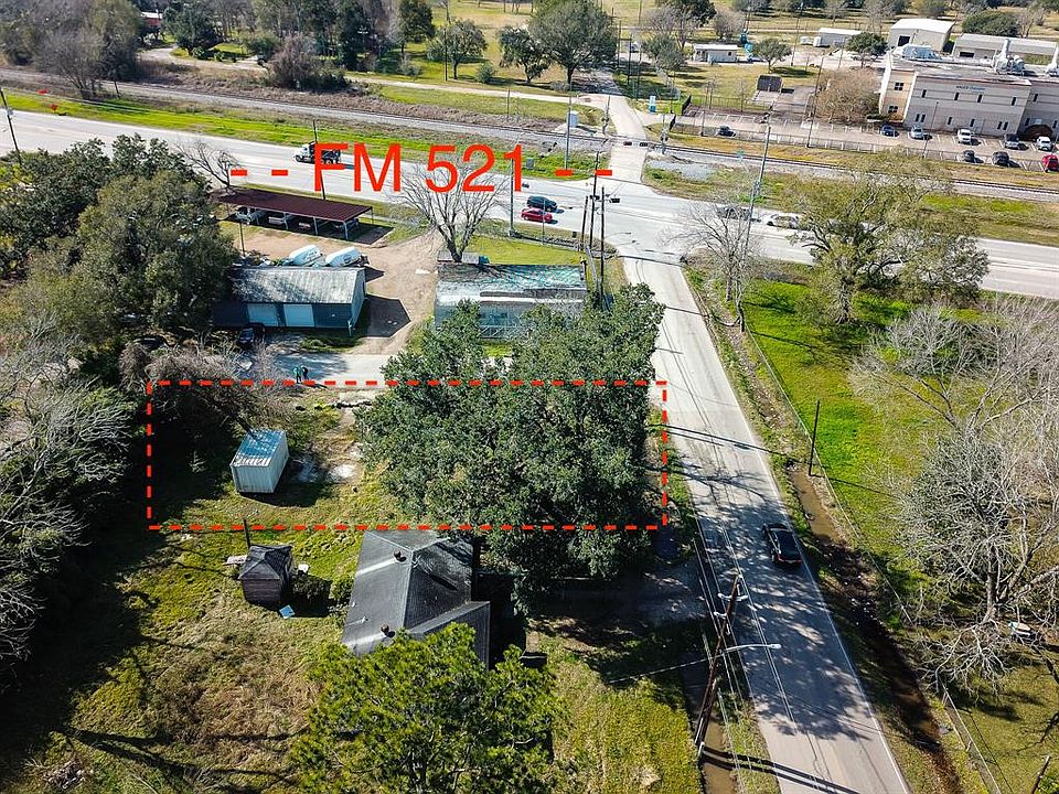 Corner Lot on Dallas and Cleveland. Close to 521 very accessible.