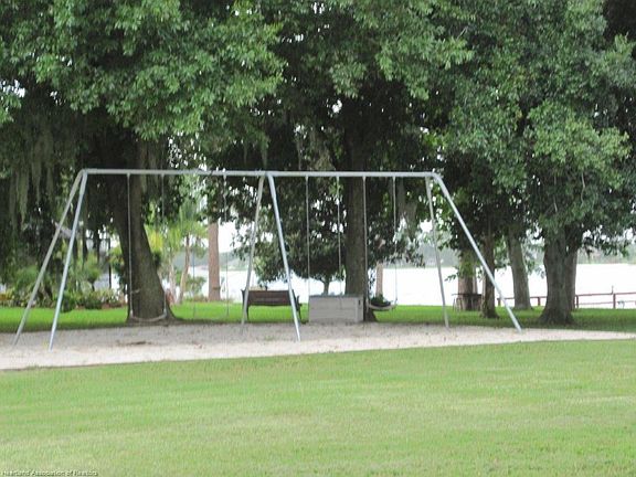 4th image of 3 Meadowlake Cir S