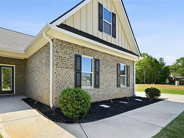 201 Cades Ct — Photo 38