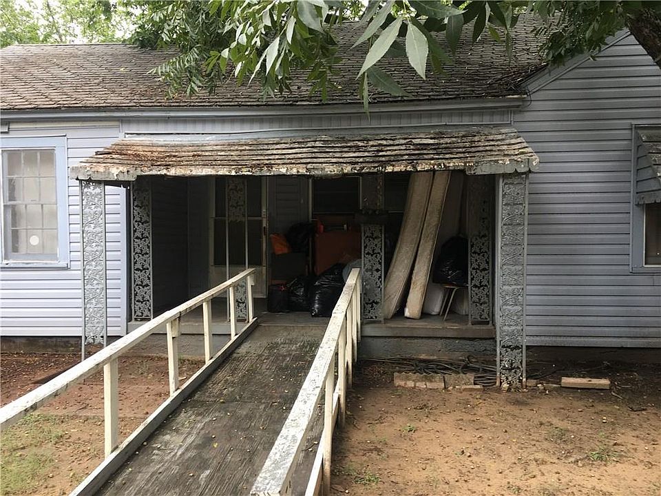 2nd image of 304 SE 12th St