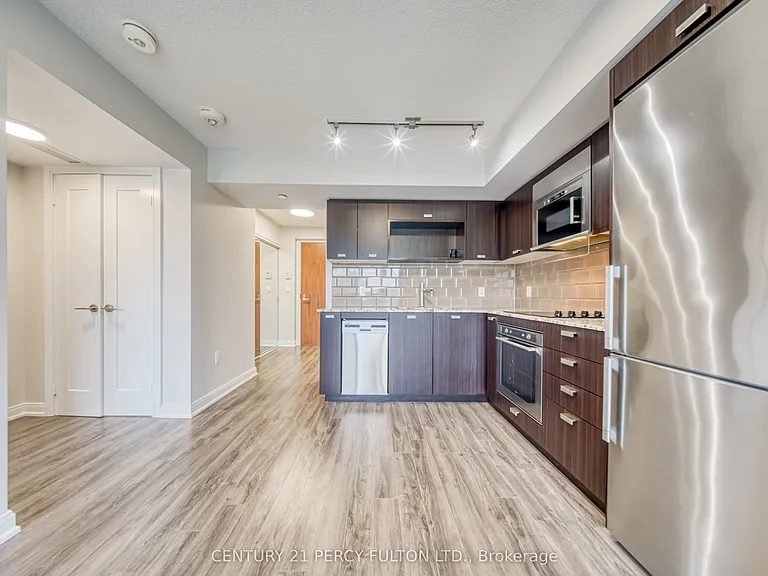275 Village Green Sq #420 — Photo 8