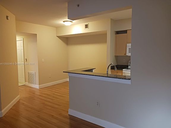 4th image of 2548 Centergate Dr APT 203