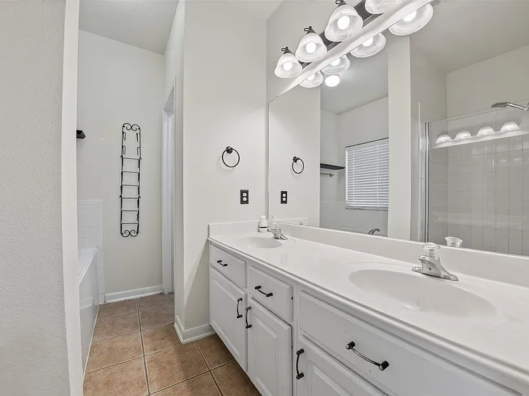 9762 Wheaton Edge Ln — Photo 17