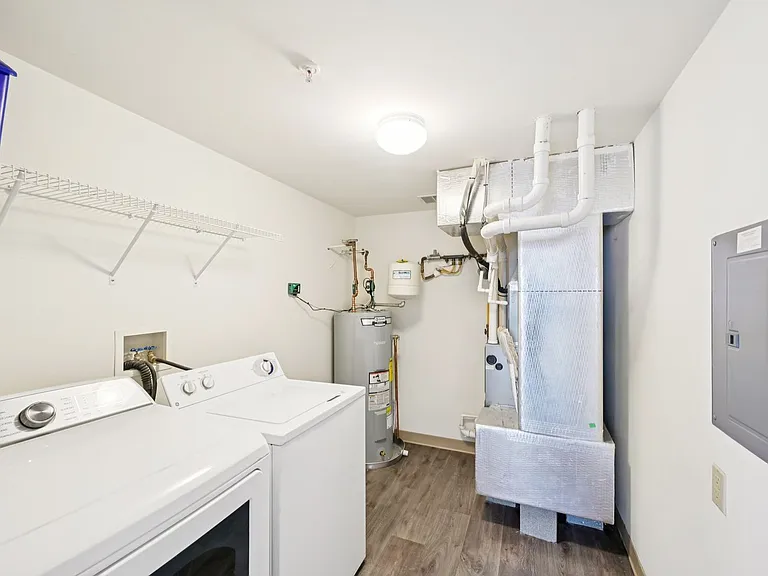 Spring Creek Apartments — Photo 36