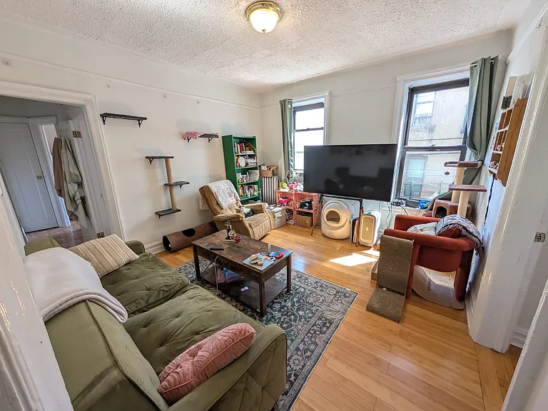 914 42nd St #B5 — Photo 3