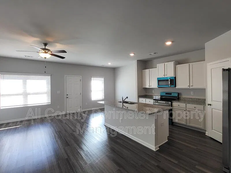 3 bed, 2.5 bath, 1742 sqft, $1,595 — Photo 2