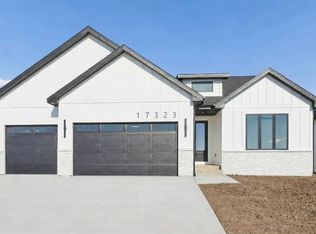 17323 Brookview Dr, Urbandale, IA 50322