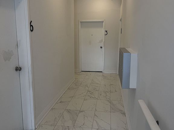 4th image of 54 Main St S #4