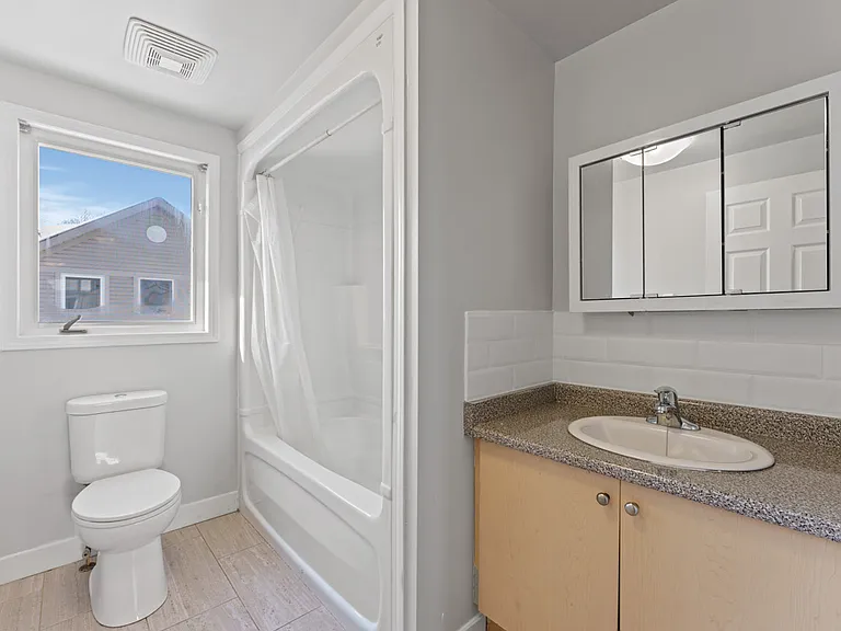 265 Lawrence Ave — Photo 8