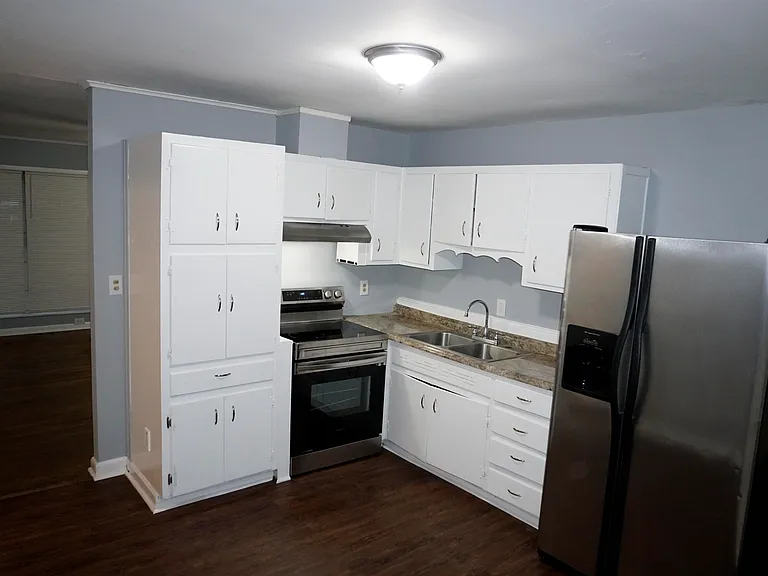 504 Pinecrest Dr — Photo 8