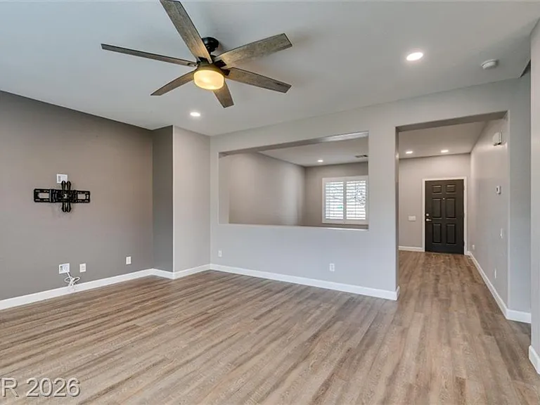 1129 Emanuel St — Photo 12