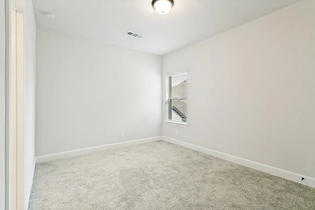 4 bed, 3163 sqft, $3,599 — Photo 3