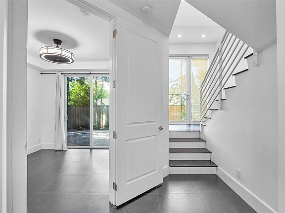 3rd image of 801 SE 12th Ct