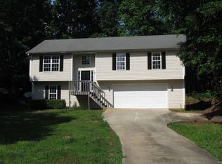 1051 Bridle Creek Dr, Flowery Branch, GA 30542