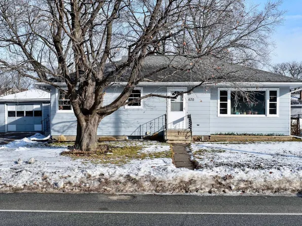 670 W Sarnia St, Winona, MN 55987