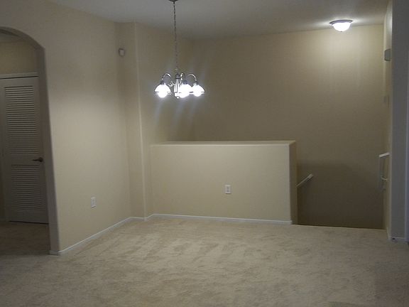 Living room/dining area