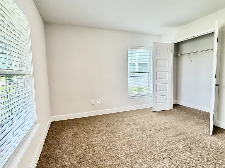 633 W Rexford Dr — Photo 16
