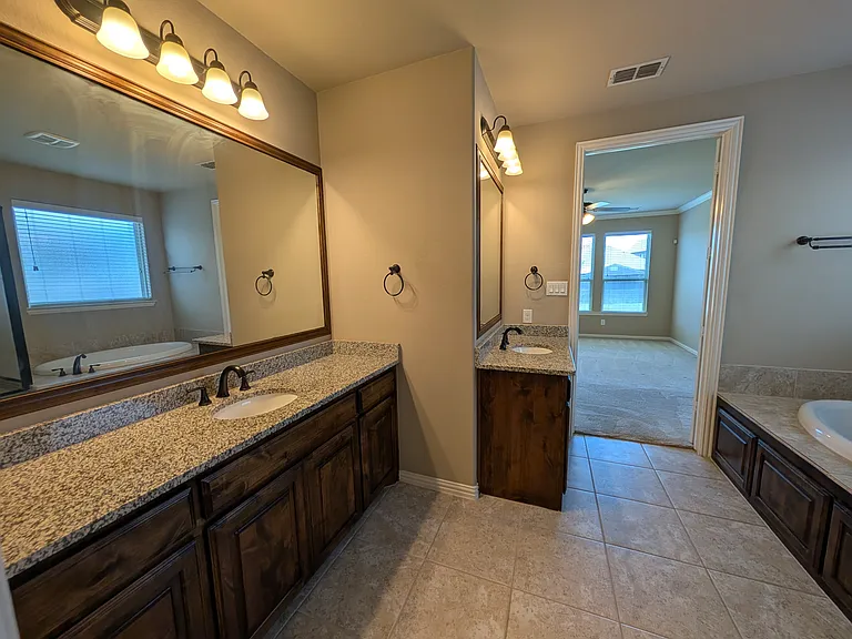 591 Deverson Dr — Photo 15