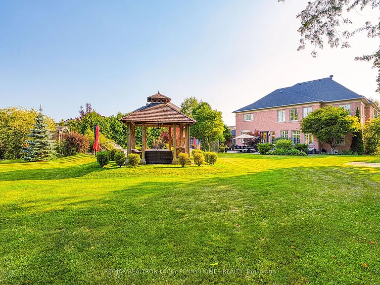30 Bernadotte Dr — Photo 48