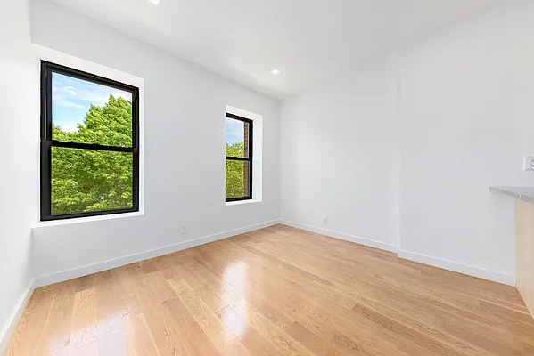 Rented by Avenues Real Estate | media 11