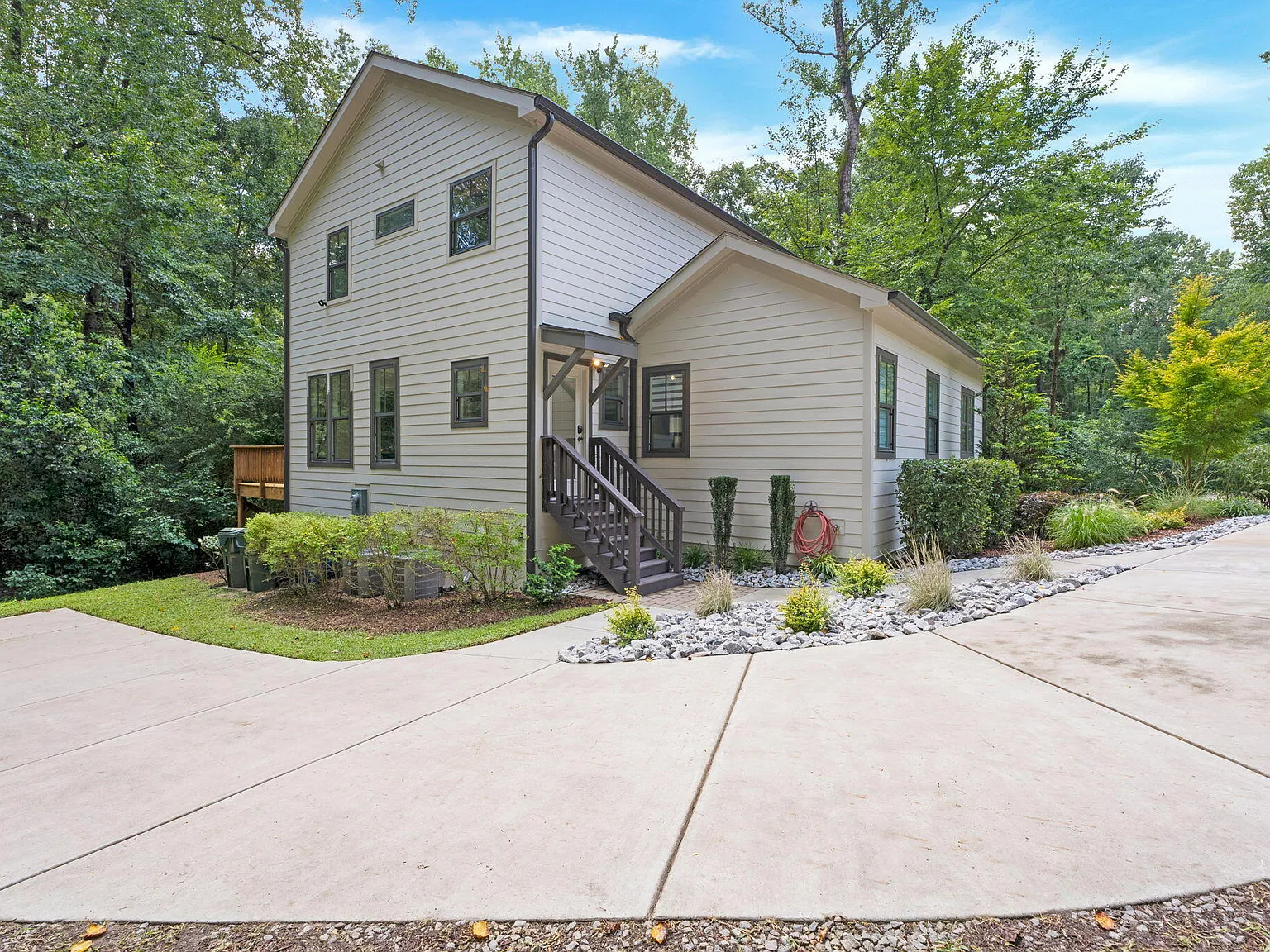 3 bed, 2.5 bath, 1750 sqft, $3,500 — Photo 2