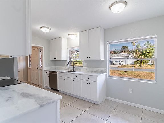 5th image of 124 Shelley Dr