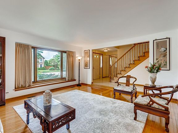 3rd image of 4991 Thornbark Dr