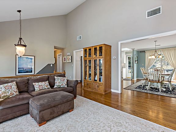 MadelynR-266 Mountain Rd-4.JPG