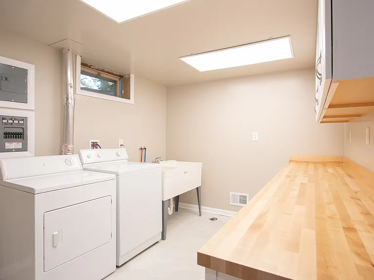 216 N Church St — Photo 17