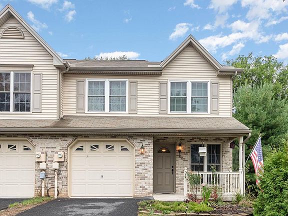2nd image of 36 Ashburg Dr