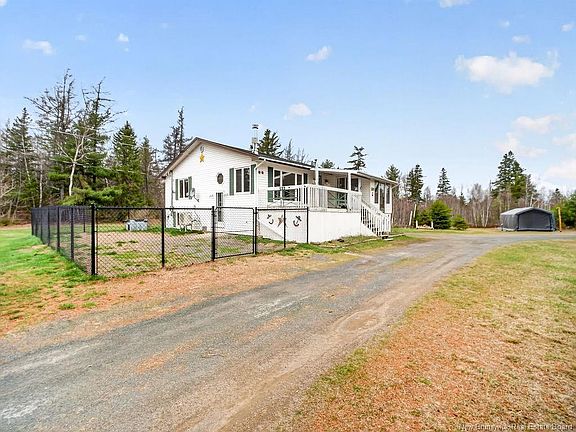 3rd image of 699 De La Prairie Rd