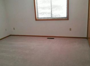 9900 54th Pl N APT 1, Plymouth, MN 55442
